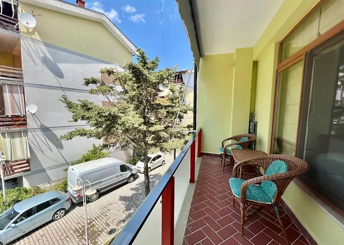 Rolling - Next To Premium & Grand Blue Fafa アパート